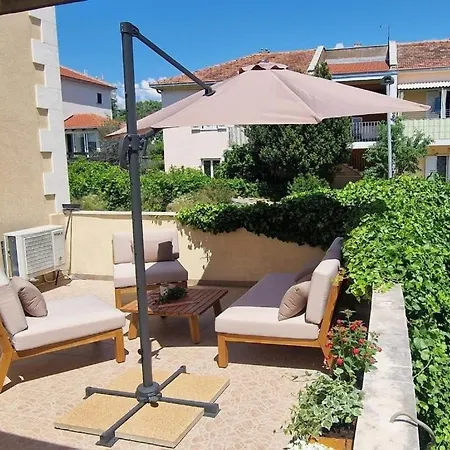 Apartman With Parking Space - 27909 *